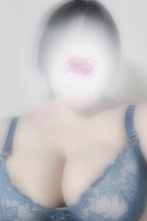 　業界完全未経験　天然　Hカップ　美女　りさ　さん　23歳